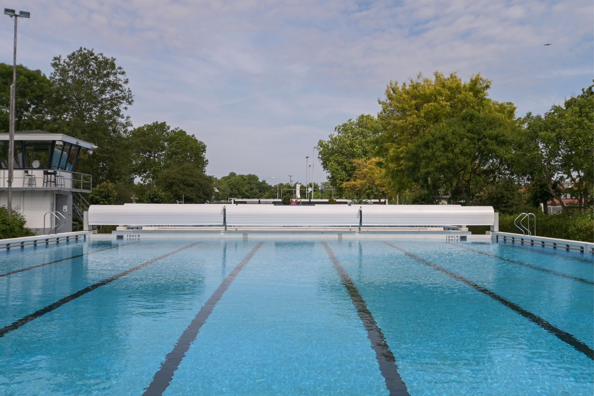 zwembadafdekking bij wedstrijdbad